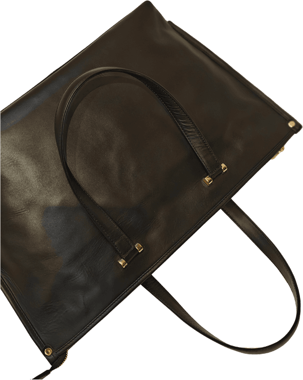 black shoulder bag